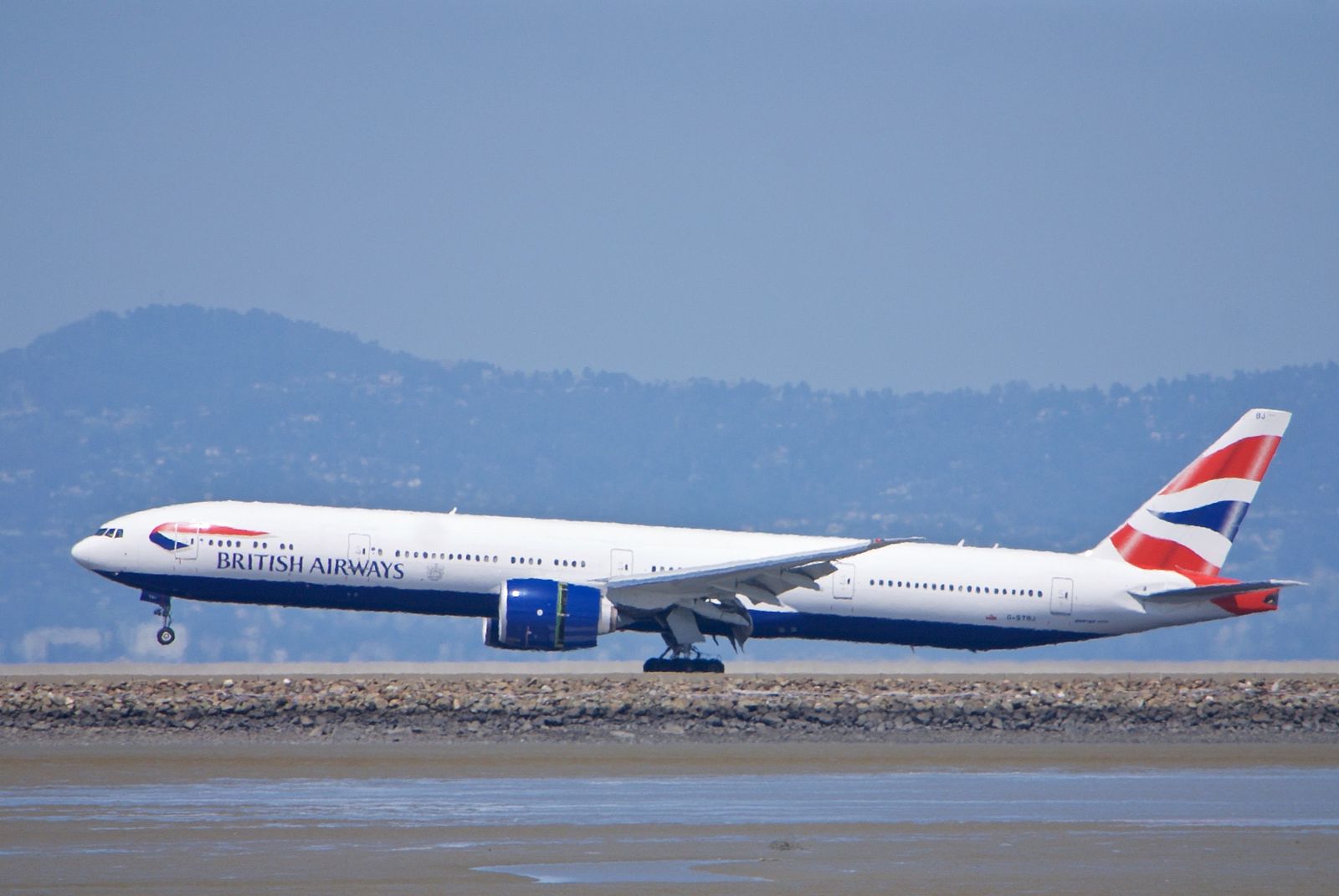 British Airways First Class Pintu 777 | PinterPoin