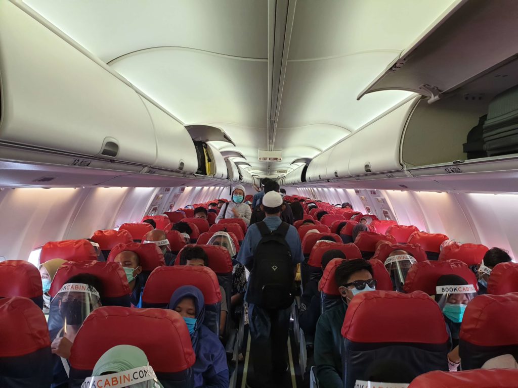 Maskapai Lion Air Group dikabarkan tidak mematuhi protokol social distancing | PinterPoin