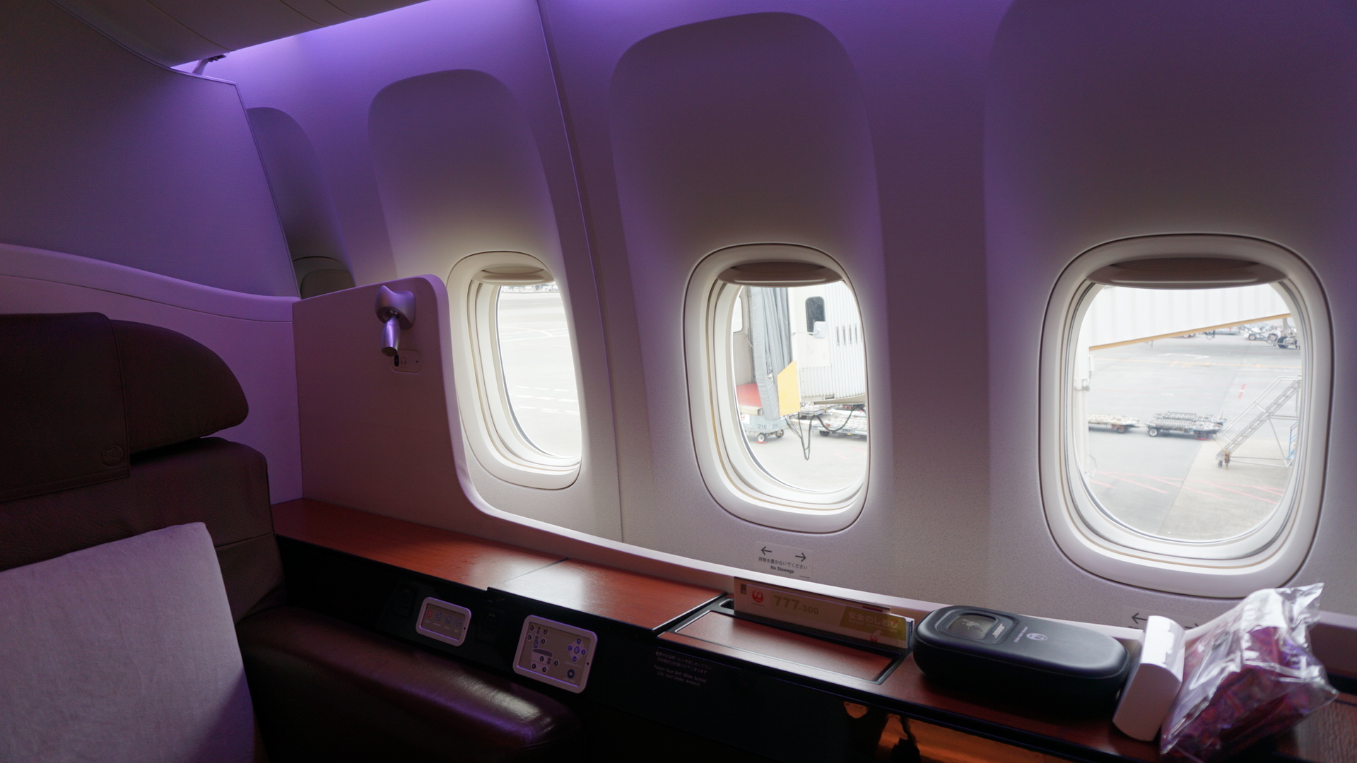 Review Japan Airlines First Class Boeing 777-300ER Tokyo Narita New York JFK | PinterPoin