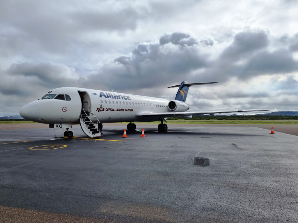 Virgin Australia menerbangi rute Mount Isa ke Brisbane menggunakan pesawat Alliance Airlines.